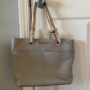 Michael Kors Bedford Shopper in Grey
